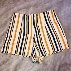 HIGH RISE STRIPED SHORTS